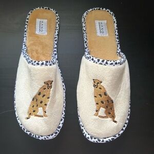 Hang Leopard Embroidered Slippers